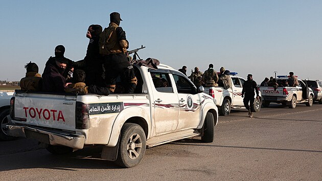 Konvoj syrskch vldnch jednotek vyrazil bojovat s Asadovmi stoupenci. (8. bezen 2025)