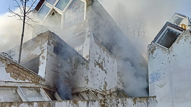 Opu�t�n� hotel Van��ek zachv�til po��r. (4. b�ezna 2025)