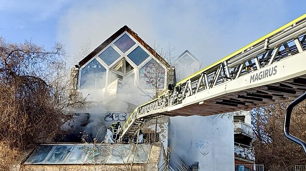 Opu�t�n� hotel Van��ek zachv�til po��r. (4. b�ezna 2025)