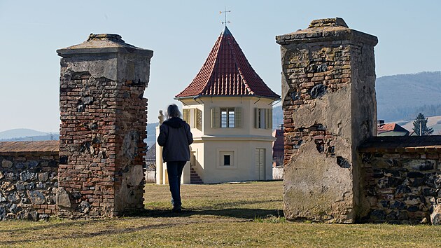Zrekonstruovan� gloriet v zahrad� z�mku �erven� Po���� na Klatovsku (6. b�ezna 2025)