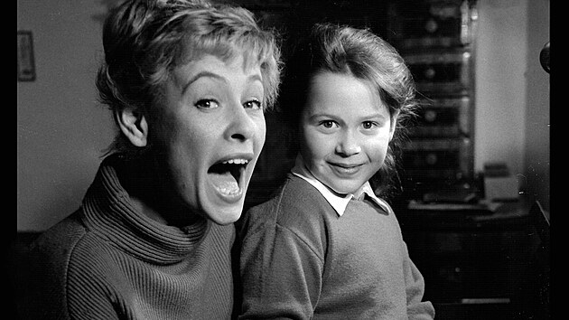 Irena Ka��rkov� a jej� dcera Kristina Novotn�