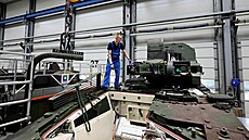 Unterlüss. Výroba obrn�nce Puma v továrn� spole�nosti Rheinmetall (12. února...