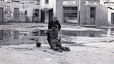 B�hem �ty�denního povstání vojenské posádky v Puerto Cabellu zahynulo asi 400...