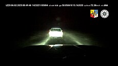 Pi pronásledování vozidla policie pouila varovné výstely, idi skonil ve...