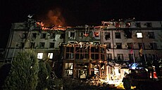 �ty�i lidé zem�eli a více ne� 30 dal�ích utrp�lo zran�ní p�i vzdu�ném útoku,...