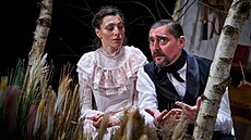 Rolí v p�edstavení Racek se zhostili (zleva) Johana Matou�ková a Ji�í Vyorálek....