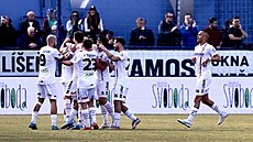 Momentka z druholigového zápasu fotbalist� Lí�n� (v bílém) proti Vla�imi. Gól...