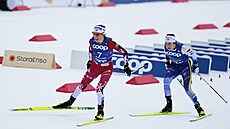 Strhující záv�r skiatlonu na MS v Trondheimu. Za Norkou Therese Johaugovou...