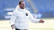 Liberecký trenér Radoslav Ková� b�hem utkání s Duklou Praha.