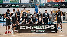 Tým Sever slaví výhru v Utkání hv�zd NBL.