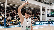 Milan Strán�l, vít�z sout�e sme�a��.