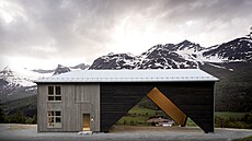 D�m navr�ený architekty ze studia Rever & Drage je adaptovaný k �ivotu jednoho...