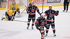 Hrái Chomutova slaví gól proti Zlínu.