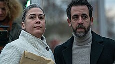 Caroline Darianová a její bratr David Pelicot p�icházejí do soudní budovy v...
