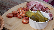 Studnické makary obcházely nkteré provozovny v centru áru. ekalo je velé...