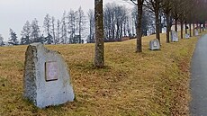 Moderní k�í�ová cesta sm��uje ke kostelu na Tanaberku od severovýchodu.