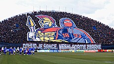 Choreo sparanských fanouk pi nástupu hrá v Olomouci