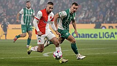 Slávista Ond�ej Lingr vede mí� p�ed Janem Vondrou z Bohemians.