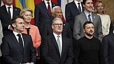 V Londýn� za�al summit o Ukrajin�. Líd�i jednají o pomoci i cest� k míru. (2....