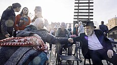 Hudba a ver�e v Bubnech p�ipomn�ly vyvra�d�ní terezínského rodinného tábora....