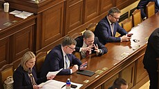 Pokra�ování mimo�ádné sch�ze Sn�movny svolané z podn�tu koalice k záv�re�nému...