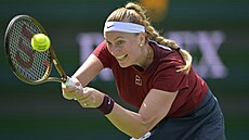 Petra Kvitová hraje bekhend v prvním kole turnaje v Indian Wells.