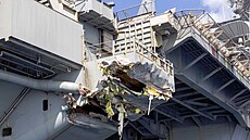 Po�kození letadlové lod� USS Harry S. Truman (CVN 75)