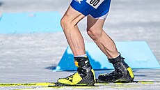 Detail na odhalené nohy Tomáe Mikysky, které pedvádl ve stíhacím závod mu.