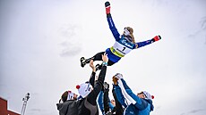 Ilona Plechá�ová si u�ívá zaslou�eného hobla po bronzové medaili ze závodu s...