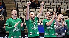Radost karvinských házenká�� po pohárovém triumfu.