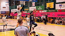 AJ Walton v akci proti písecké obran�.