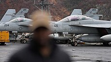 Americká letadlová lo� Carl Vinson zakotvila v jihokorejském Pusanu. (2. b�ezna...
