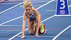 Nikoleta Jíchová se soust�edí na start rozb�hu na 400 metr� na halovém...