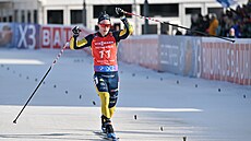 �véd Sebastian Samuelsson vít�zí ve stíhacím závodu v Novém M�st� na Morav�.