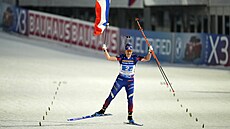 Francouzka Julia Simonová fini�uje na prvním míst� v �enské �tafet� v Novém...