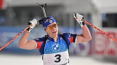 Francouzka Julia Simonová se raduje z vítězství ve stíhacím závodu v Novém...