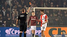 Rozhod�í vylu�uje Mojmíra Chytila ze Slavie.