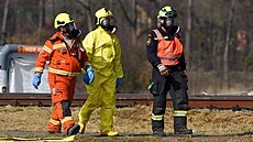 Hasii v Hustopeích nad Bevou likvidují následky poáru benzenu. (9. bezna...