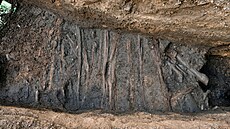 Pod Zelenou bránou se nacházejí poz�statky st�edov�ké cesty.