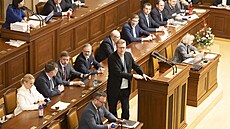 Poslanci p�ehlasovali veto prezidenta a schválili zvý�ení plat� vrcholných...