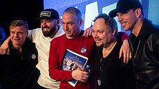 Obsazení muzikálu. Zleva Zbynk Fric, Pemysl Pálek, Denny Ratajský, Martin...