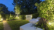 Kdo by si necht�l zahradu u�ívat i ve�er, n�kdy i v noci. Obzvlá�� za teplých...