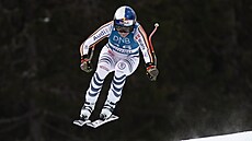 Nmka Emma Aicherová na trati sjezdu v norském Kvitfjellu.