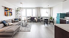 Praktická vinyová podlaha se snadno udr�uje.