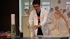 O doprovodný program se postaral Jakub �t�pánek z V�CHT