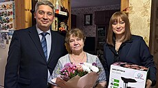 Politici z vládní strany Jednotné Rusko rozdali matkám padlých voják� mlýnky na...