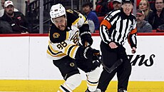 David Pastr�ák z Boston Bruins p�i st�ele