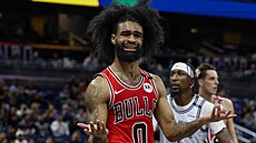 Coby White (0) z Chicago Bulls se diví b�hem zápasu s Orlando Magic.