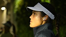 Emma Raducanuová vyhlíí svj zápas v Indian Wells.