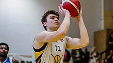 Martin Svoboda z Písku p�i trestném hodu